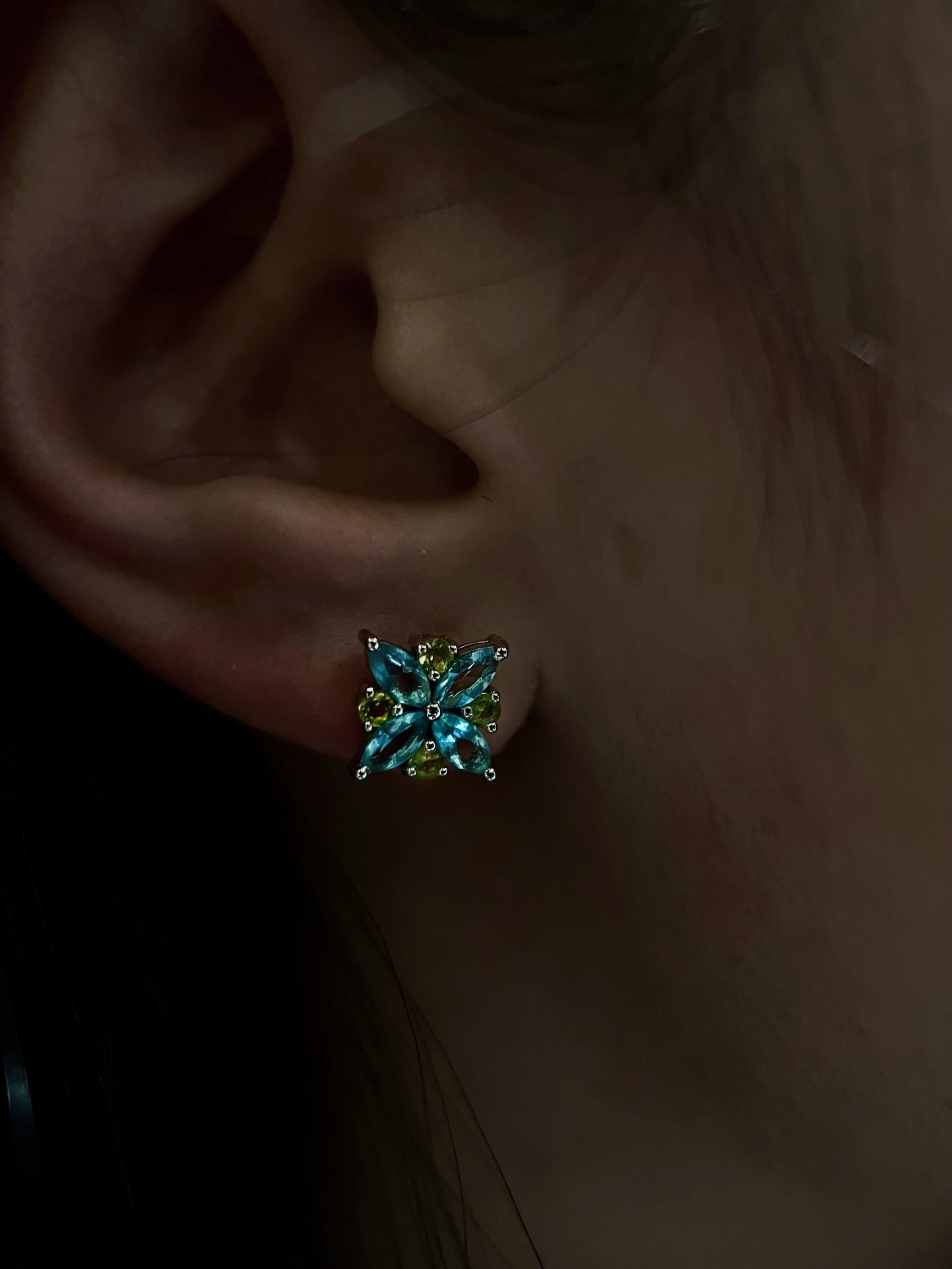 Auriella Geometric Square Shaped Stud Earrings