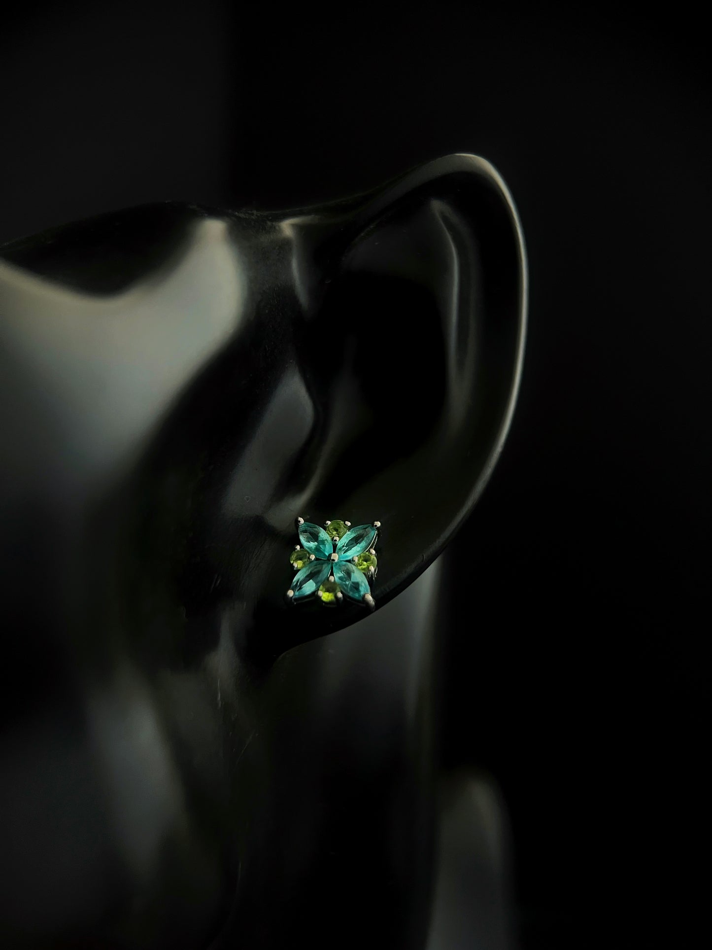 Auriella Geometric Square Shaped Stud Earrings