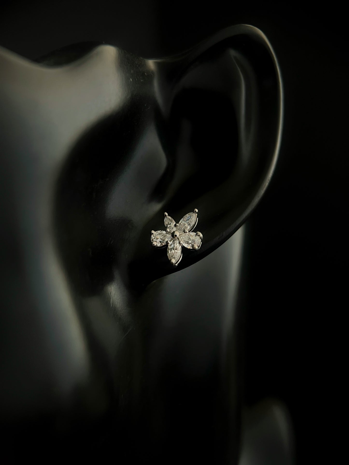 精緻方晶鋯石花耳環